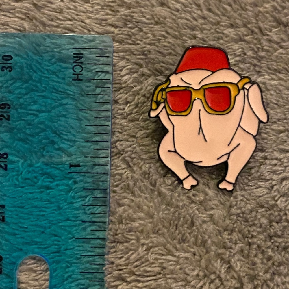 Friends Turkey lapel pin - Picture 2 of 3